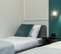 Семейный с 1 двухспальной кроватью и 1 односпальной кроватью в Арт Март