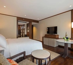 Номер с балконом и с видом на бассейн в Phuket Marriott Resort And Spa, Nai Yang Beach