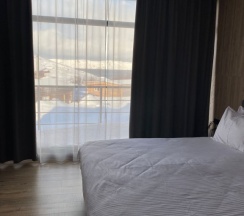 Двухместный коттедж Улучшенный двуспальная кровать в 45 причал