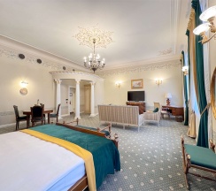 Однокомнатный Люкс с видом на Строгановский дворец в Taleon Imperial Hotel