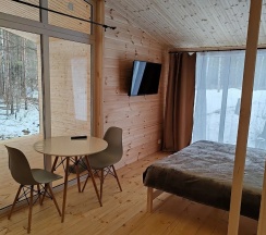 Двухместный коттедж Comfort с красивым видом из окна двуспальная кровать в Vinder Village