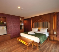 Люкс с частичным видом на море в Chalelarn Hotel