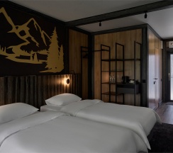 Стандарт в мотеле с балконом в Среди Гор