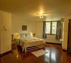 Двухместный номер Standard с балконом (двуспальная кровать) в Home16 Hostel 16