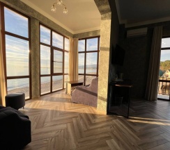 Двухместный люкс с балконом и с панорамным видом на море двуспальная кровать в Blacksea