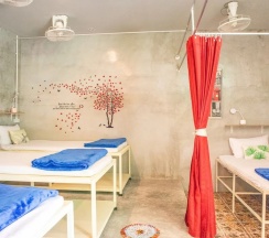 Кровать в общем номере в OYO 617 Tira Hostel chalong Phuket
