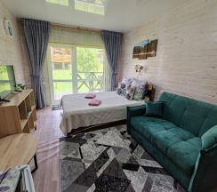 Стандартный семейный номер с 1 двуспальной кроватью и софой в Госпожа Удача