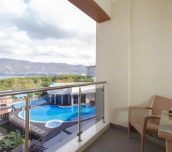 Двухместный номер Делюкс с балконом и с красивым видом из окна 2 отдельные кровати в Metropol Гранд Отель Геленджик