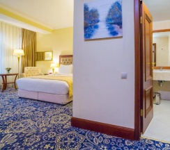 Двухместный номер Deluxe двуспальная кровать в Ramada by Wyndham Almaty
