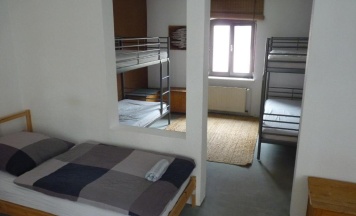 Кровать в общем номере в 404-Hostel