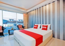 Двухместный люкс с красивым видом из окна двуспальная кровать в Oyo 1117 Phuket Airport Suites