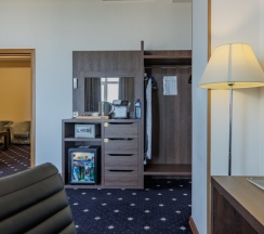 Senior Suite with balcony в Central City