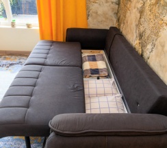 Студия с балконом и с красивым видом из окна в Японский домик