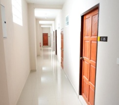 Двухместный номер Deluxe с балконом и с видом на море двуспальная кровать в Отель Kata Beachwalk