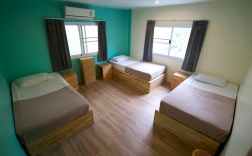 Кровать в общем номере в Echo Beach Hostel