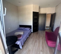 Трёхместный номер Comfort с балконом и с красивым видом из окна в Александрия
