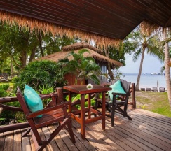 Бунгало Deluxe с балконом и с видом на море в Palm Leaf Resort