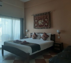 Двухместный номер Deluxe с балконом двуспальная кровать в Guesthouse Liam's Suan Dok Mai