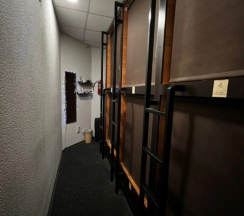 Brown capsules - Верхнее спальное место в общей комнате для мужчин и женщин (4 капсулы) в Mariel