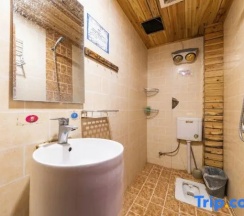 Кровать в общем номере (женский номер) в Up In The Air Youth Hostel