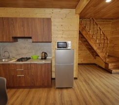 Коттедж с балконом и с красивым видом из окна в Диамант