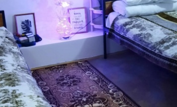 Двухместный номер семейный цокольный этаж 2 отдельные кровати в Lv.hostel