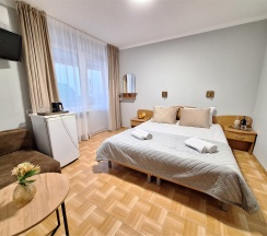 "НЕБО 7" Трехместный Комфортный номер с кроватями TWIN/DBL и одноместным диваном на 2 этаже в Цитрус