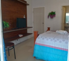 Двухместный номер Standard с балконом двуспальная кровать в Mae-Porn Hostel