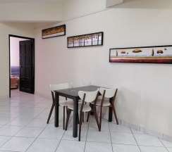 Трёхместные семейные апартаменты с видом на океан в Globallon Hotel Apartment