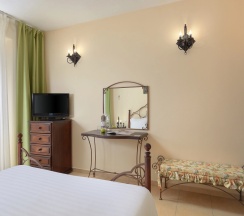 Четырёхместный номер семейный Стандарт с 2 комнатами с балконом в Alean Family Riviera