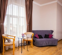 Стандарт 5-местный с двуспальной и односпальной кроватями и балконом в Джульетта