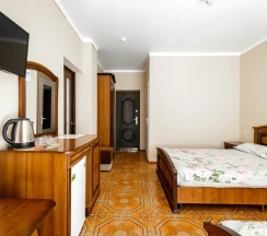 Пятиместный номер Standard с балконом в Мираж-престиж