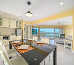 Люкс Luxury с 2 комнатами с балконом в Andaman Beach Suites Hotel