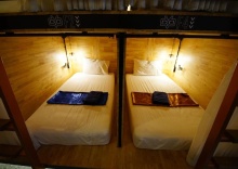 Женская капсула в Sleep Owl Hostel