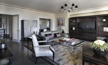 Номер люкс делюкс с 1 двуспальной кроватью в Four Seasons Hotel Moscow