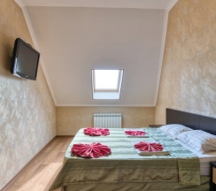 Двухместный люкс с 2 комнатами с балконом 2 отдельные кровати в Аист