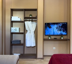 Трёхместный номер Супериор c 1 комнатой с балконом и с красивым видом из окна в Aimara