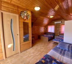 Студия Мансарда с красивым видом из окна в Архипка Rooms