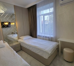 Дизайнерский номер категории «Люкс Двухкомнатный» в Владимирский