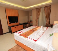 Полулюкс с балконом и с видом на город в Haven Hotel