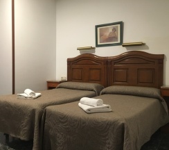 Двухместный номер Standard 2 отдельные кровати в Hostal Conchita Legazpi