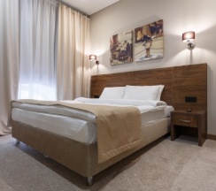Трехместный двухкомнатный номер «ДЕЛЮКС» в Riverside Hotel