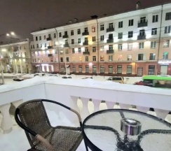 Шестиместные апартаменты с 2 комнатами с балконом и с видом на город в Апартаменты на проспекте Ленина 33