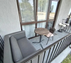 Трёхместный номер Standard с балконом и с красивым видом из окна в Три тополя