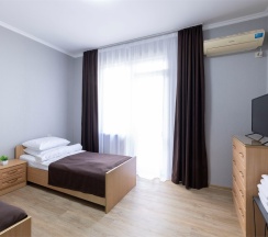 Двухкомнатный семейный номер с двумя балконами в Ростов