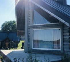 Коттедж с 2 комнатами с красивым видом из окна в Ригола