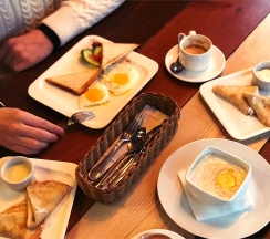 Сканди-Хаус с кухней, панорамным окном на лес и озеро, крытой террасой и мангалом в Greenvald парк Скандинавия