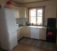 Коттедж с балконом и с красивым видом из окна в Гостевой дом