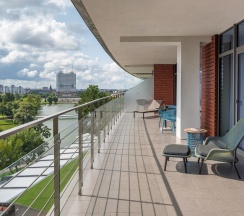 Suite Disability Access в Crystal House Suite Hotel&SPA