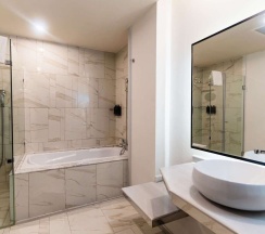 Двухместный люкс Executive с видом на море двуспальная кровать в Mogan hotel